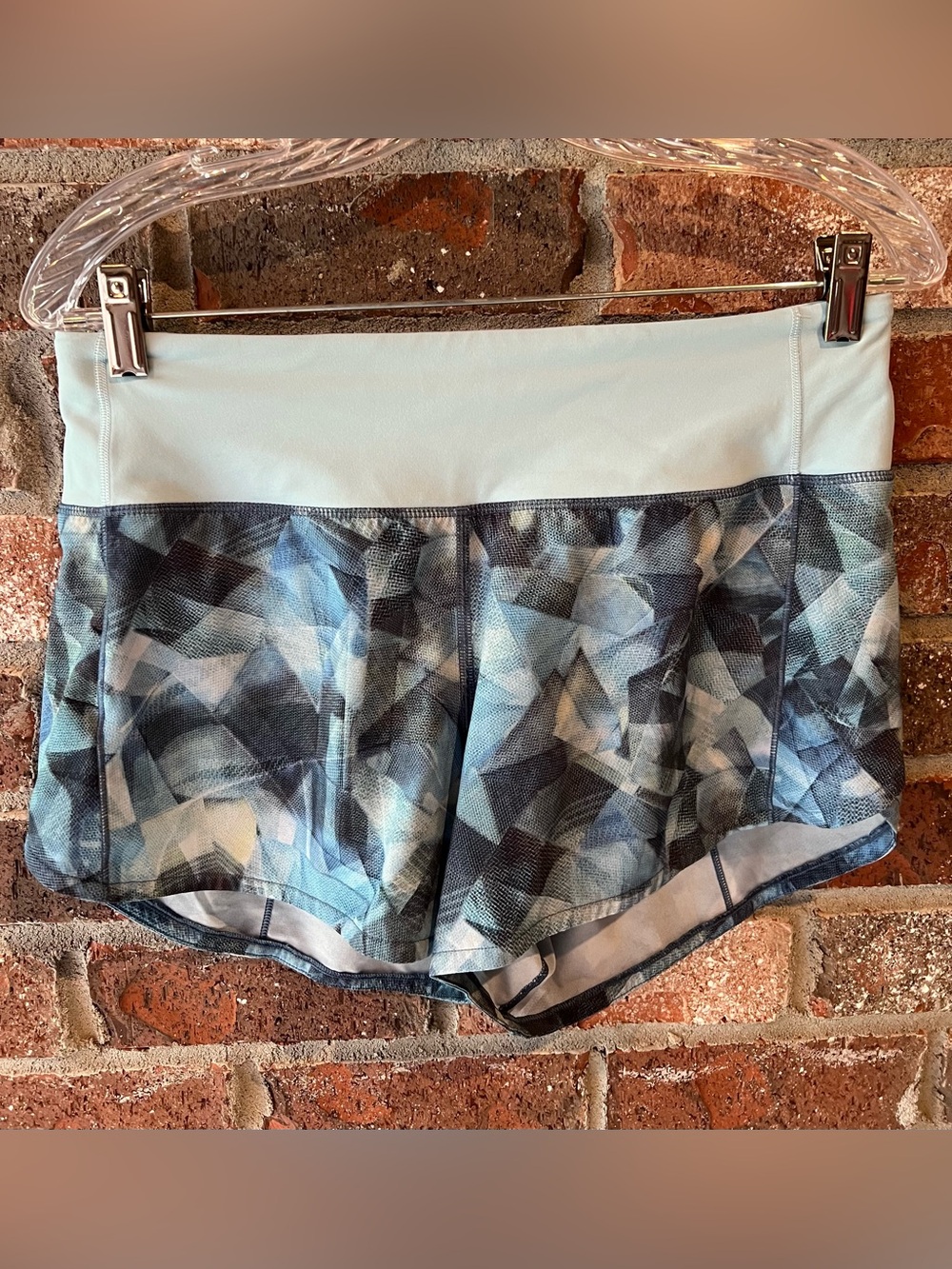 Lululemon Speed Up Shorts in "City Shadow Alpine White Multi Blue Glow" . Size 6